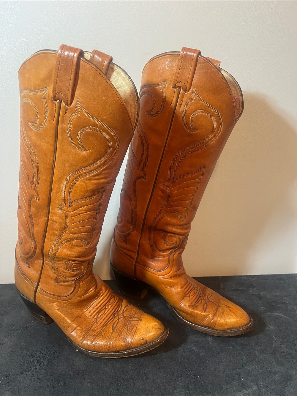 Men’s LARRY MAHAN SZ 9 brown cowboy boots vintage